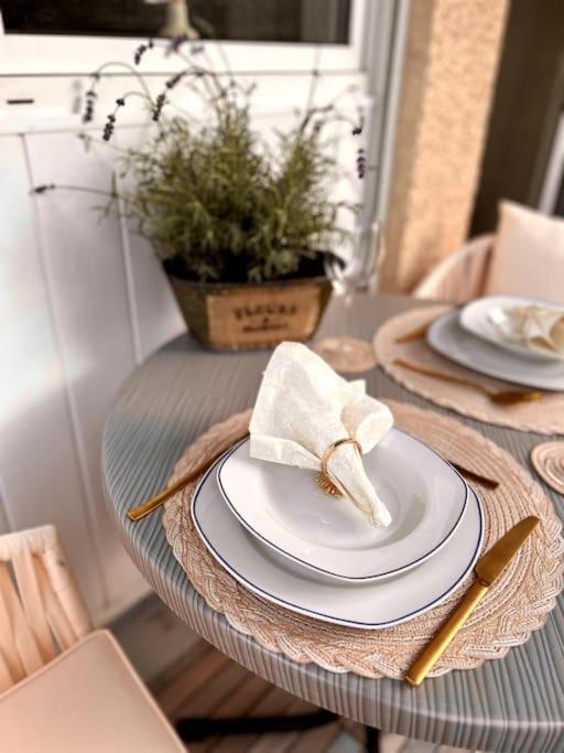 Stylish Studio Apartment With Beautiful Balcony Ingolstadt Ngoại thất bức ảnh
